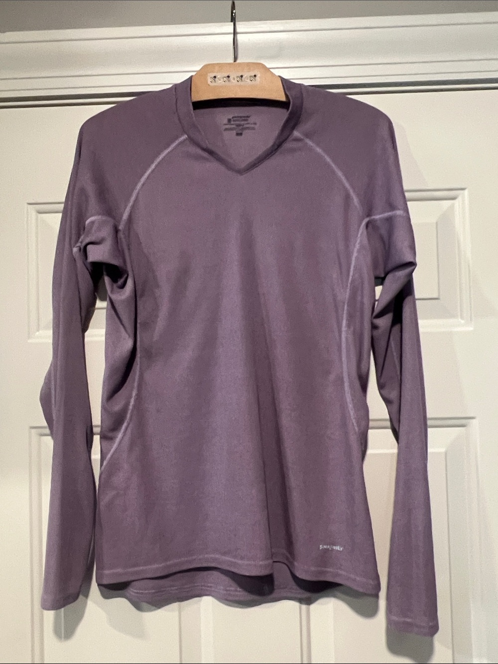 Patagonia Women's V-Neck Base Layer Sz M Performance Outdoors Hike Mountain